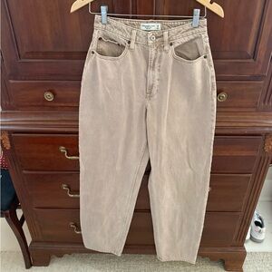 Abercrombie Taper Jean
High Rise